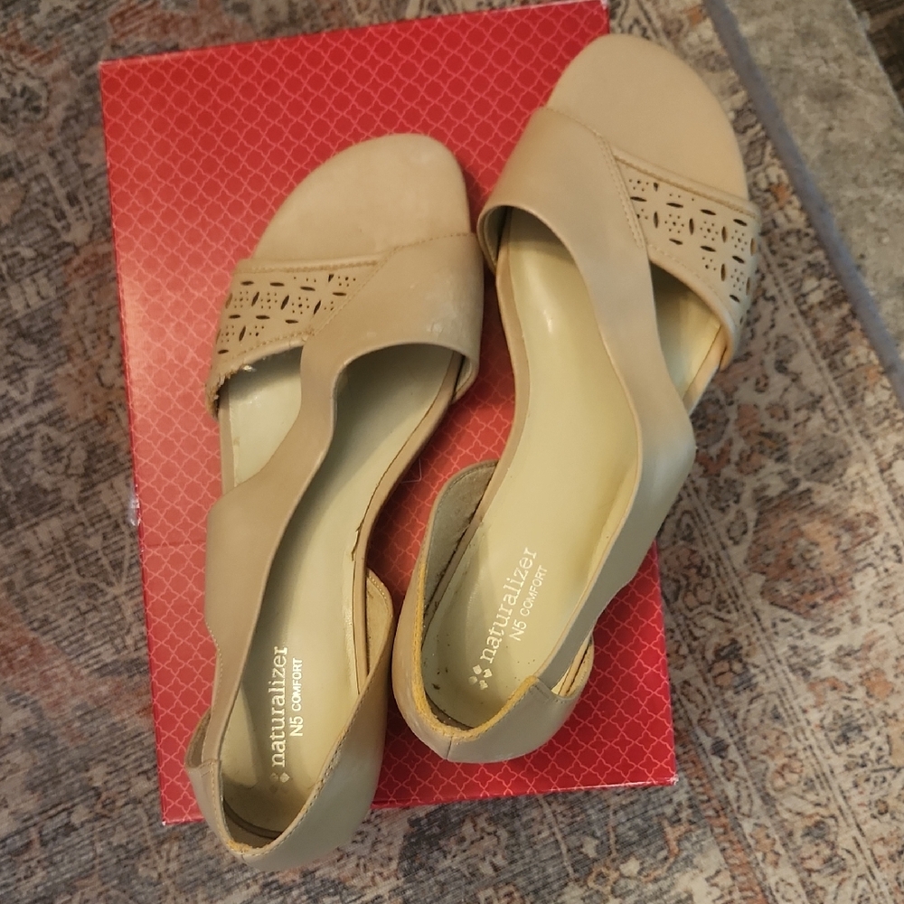 Naturalizer Size 9.5 Women's Tan Cutout Sandals